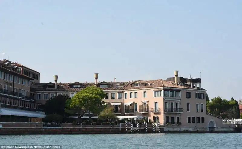 clooney e  amal a venezia 2