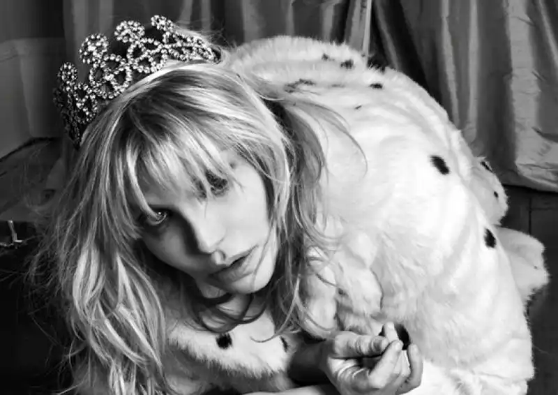 courtney love fotografata da hedi slimane per saint laurent adv