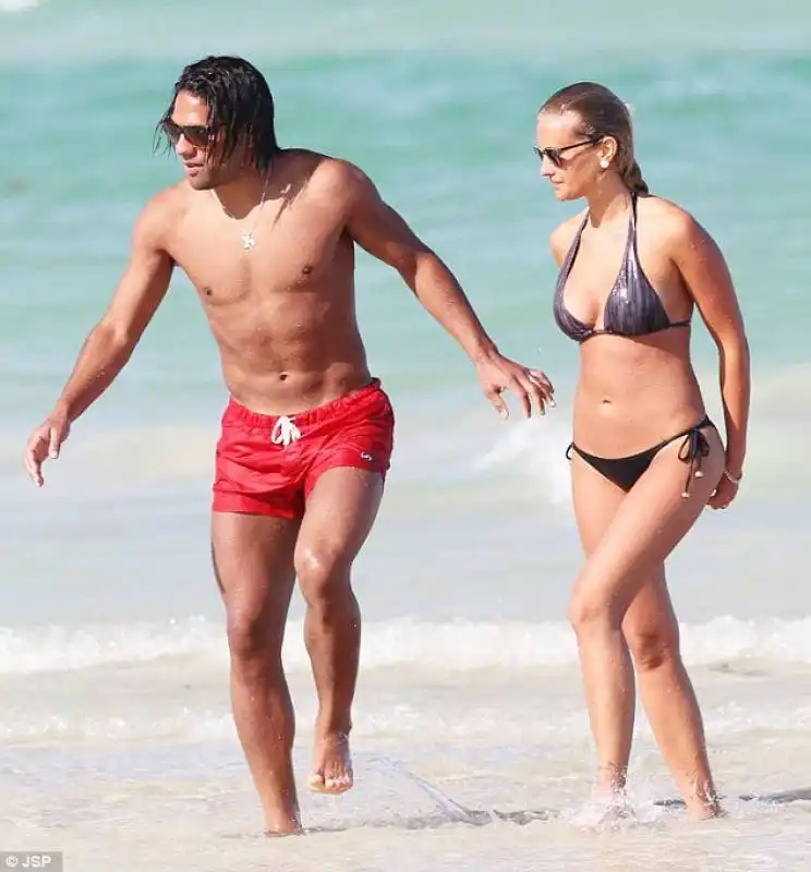 falcao insieme alla cantante lorelei taron