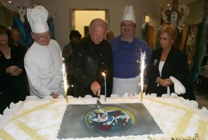 festa per gino paoli   il taglio della torta 