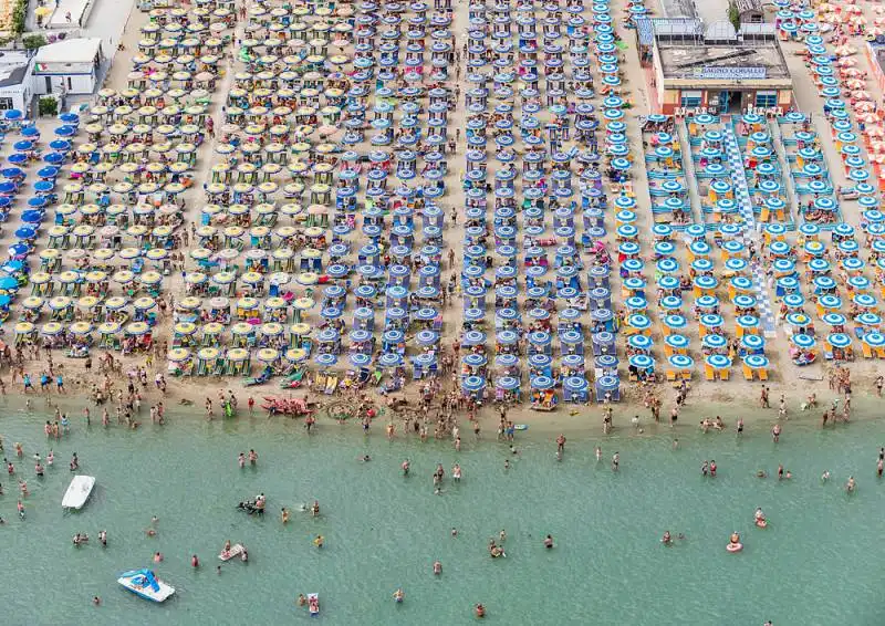 fotografie di bernhard lang   spiaggia dell'adriatico vista dall'alto 1