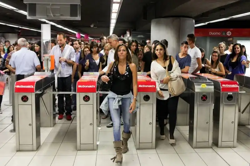 in metro per la notte bianca della moda