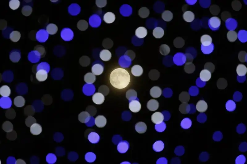 la luna al lantern festival di hong kong