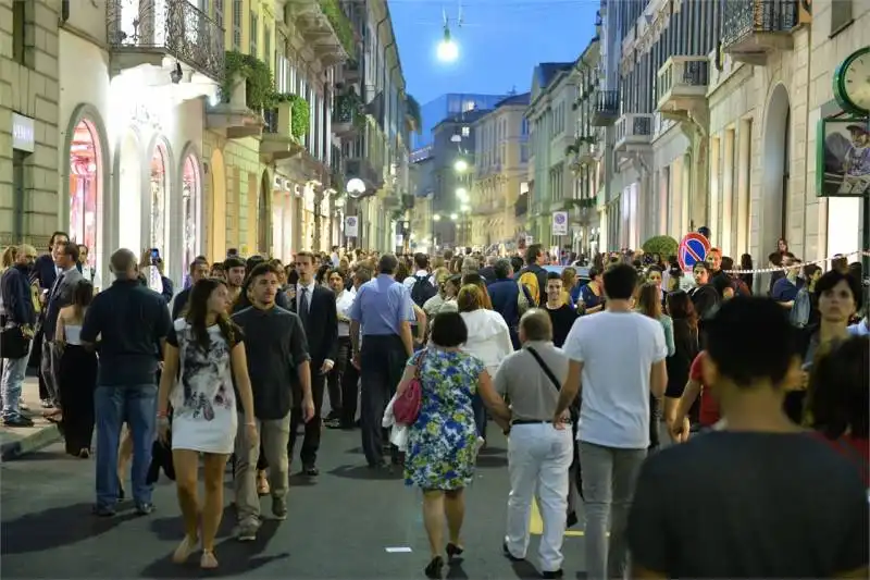 le strade di milano per la vogue fashion night out