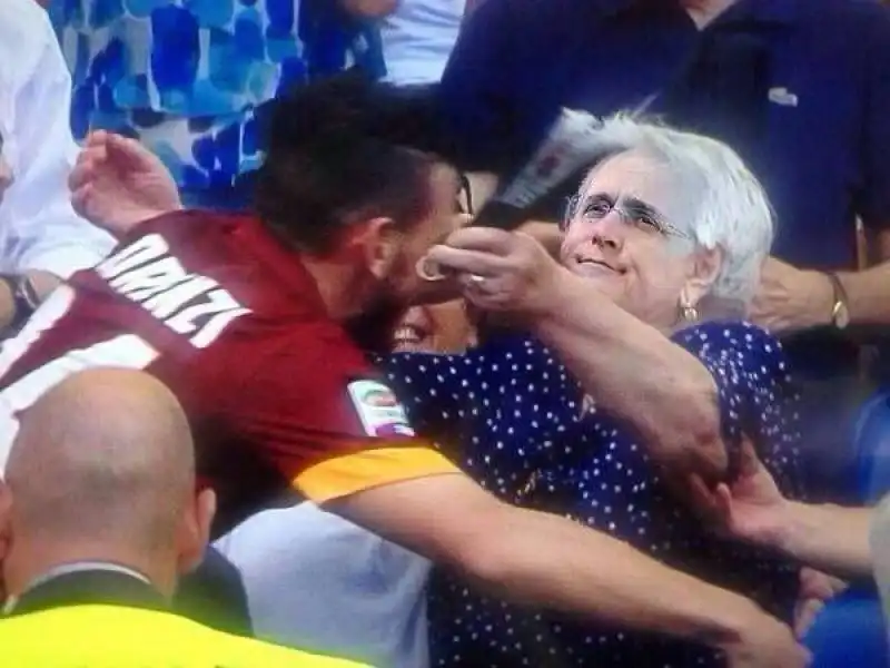 lotito ovunque anche la nonna di florenzi