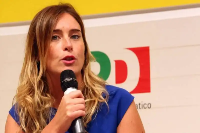 maria elena boschi 23