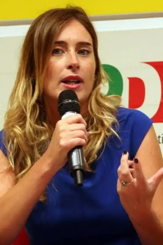 maria elena boschi 25