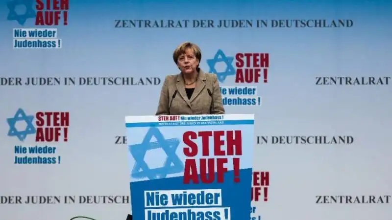 merkel contro l'antisemitismo 4