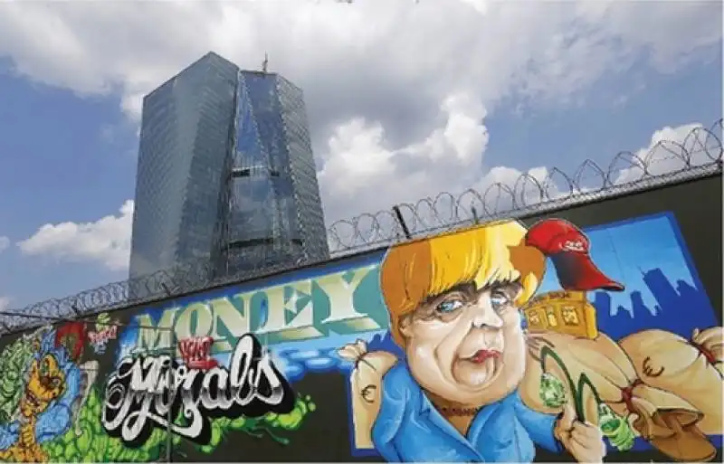 MERKEL  MURALES DI FRONTE ALLA BCE FRANCOFORTE