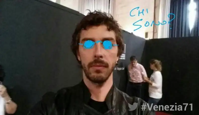 michele riondino twitter mirror a venezia