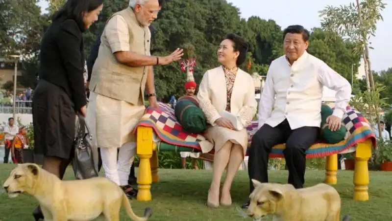 narendra modi xi jinping con la moglie