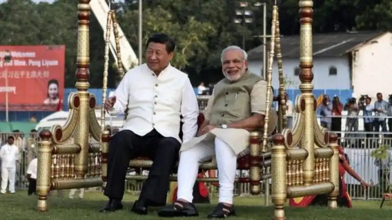 narendra modi xi jinping in india sul dondolo