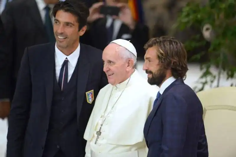 papa francesco buffon pirlo