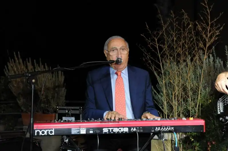 pippo baudo al piano (3)