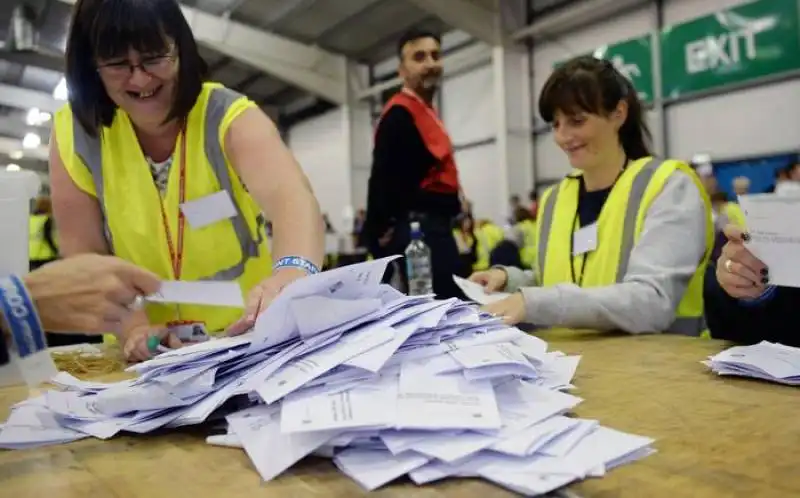 referendum in scozia   le operazioni di voto  13