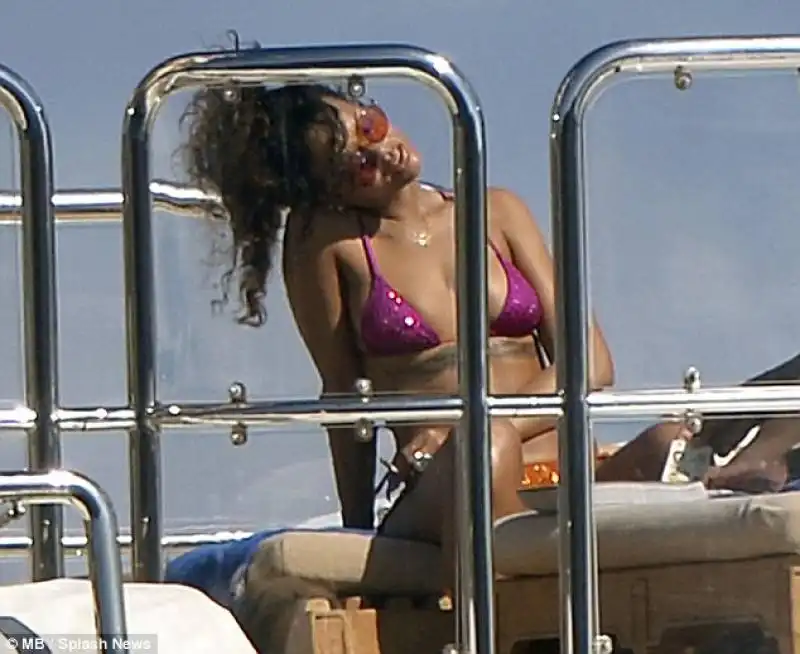 rihanna hot in italia 23