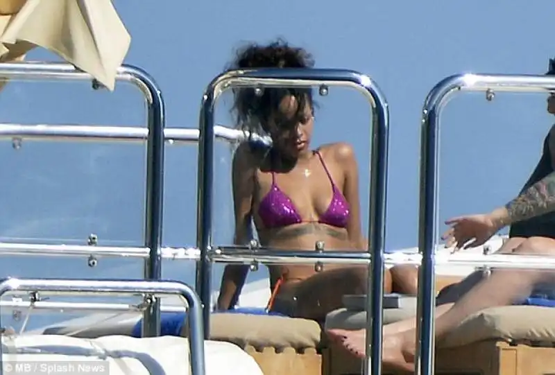 rihanna hot in italia 8