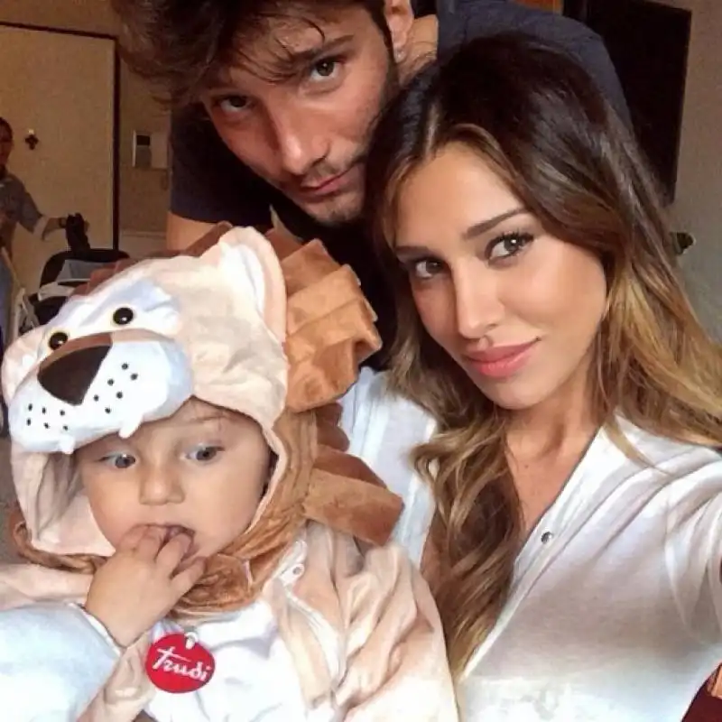 santiago con belen rodriguez e stefano de martino