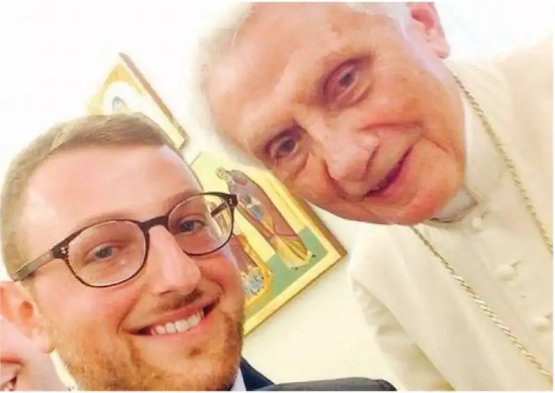 SELFIE BENEDETTO XVI ratzinger