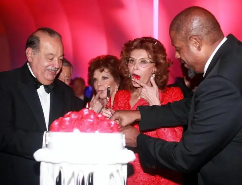 sophia loren festeggia gli 80 con carlos slim e forest whitaker in messico