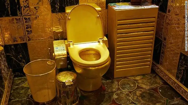 toilet in oro a hong kong