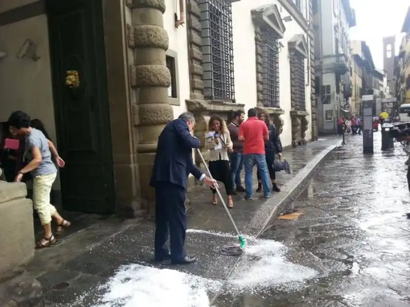 tromba d'aria e grandine a firenze    10