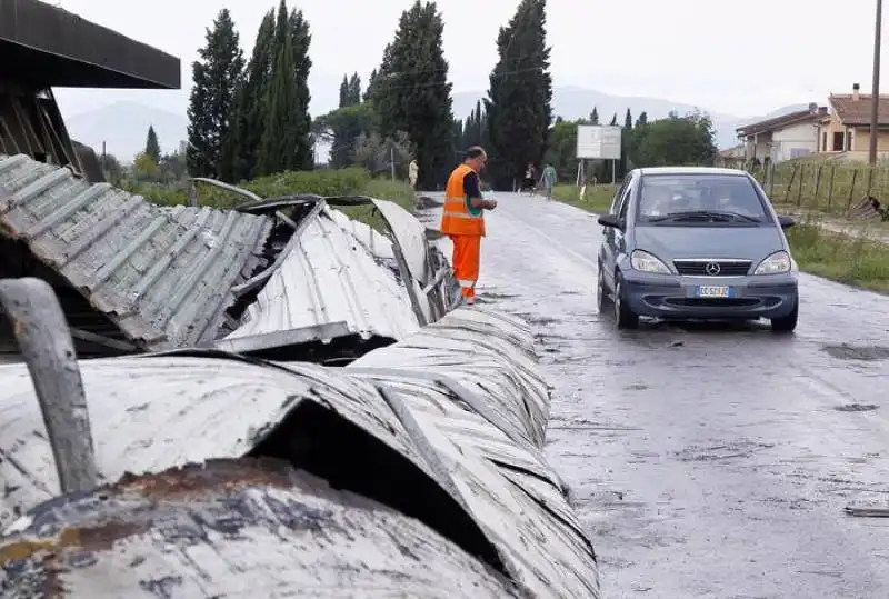 tromba d'aria e grandine a firenze    5