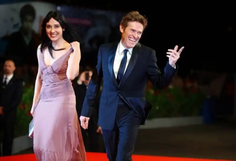 willem dafoe e sua moglie giada colagrande a venezia 71