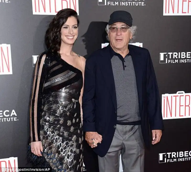 anne hathaway e robert de niro