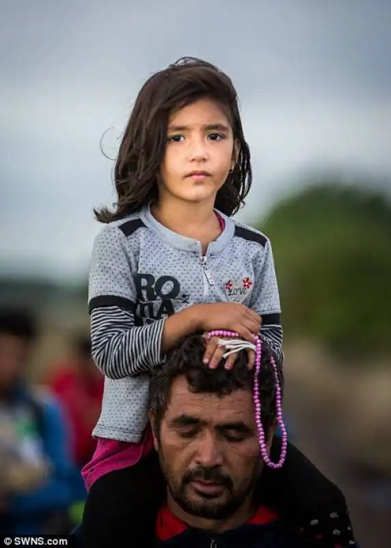 asal habibi in viaggio verso ungheria con il padre