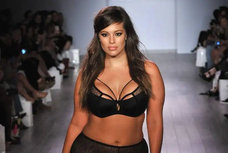 ashley graham alla new york fw