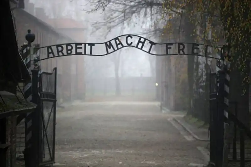 AUSCHWITZ