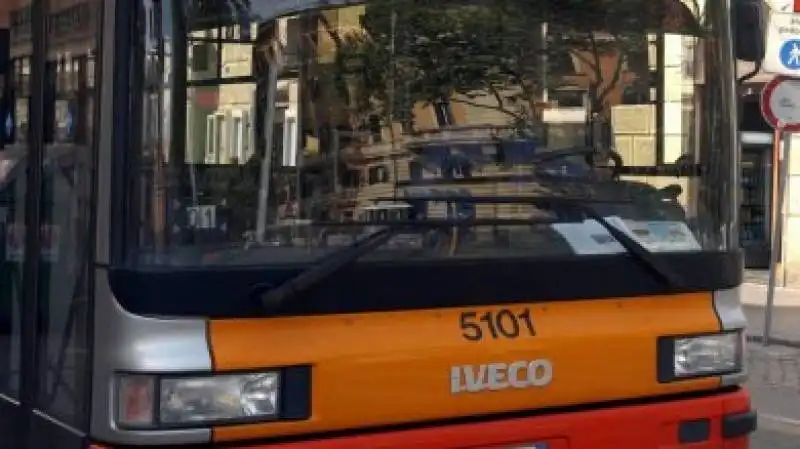 AUTISTA BUS PESTATO A ROMA