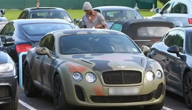 balotelli bentley mimetica