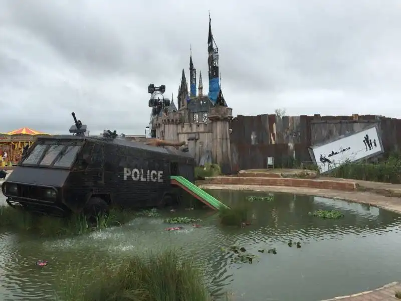 banksy dismaland  10