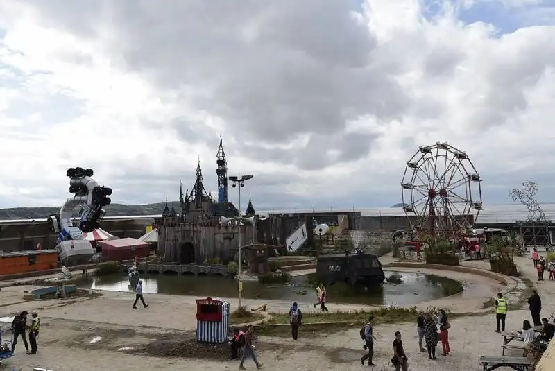 banksy dismaland  3