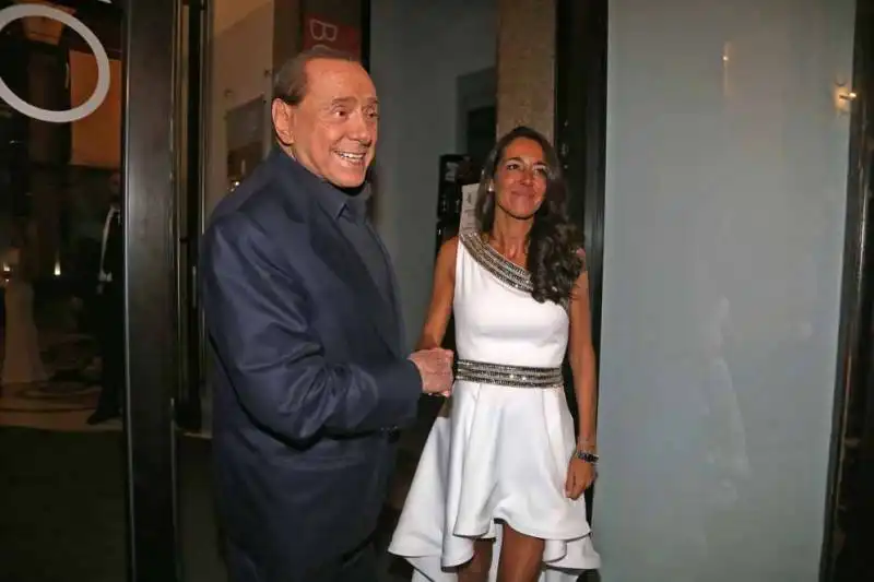 berlusconi   al compleanno di licia ronzulli   