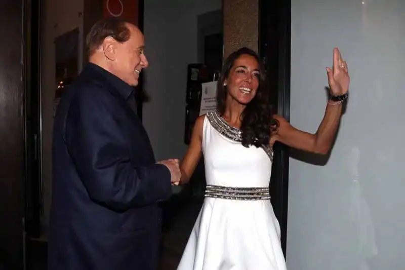 berlusconi   al compleanno di licia ronzulli