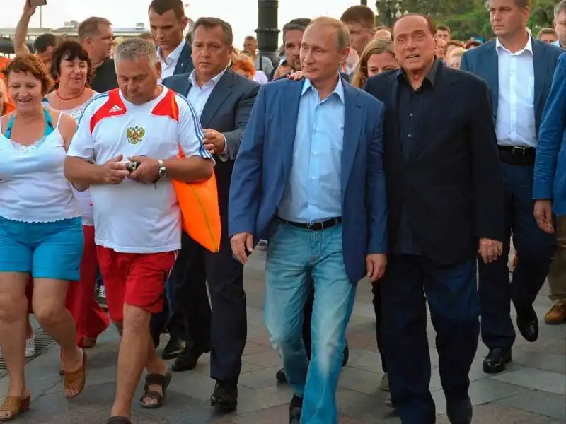 berlusconi con putin in crimea