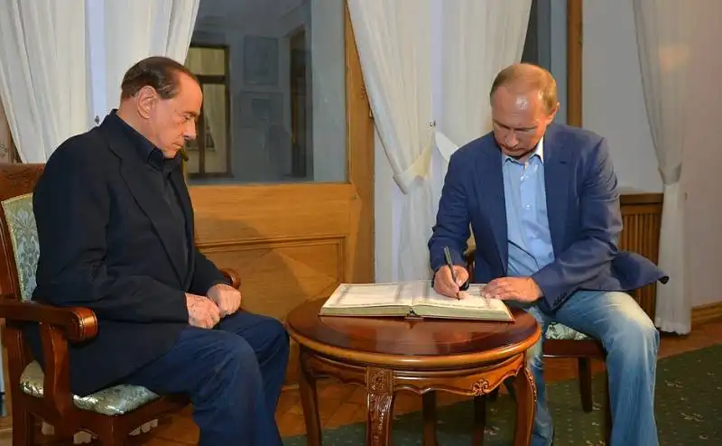 BERLUSCONI PUTIN IN CRIMEA