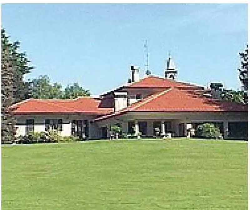 BERLUSCONI VILLA GIAMBELLI