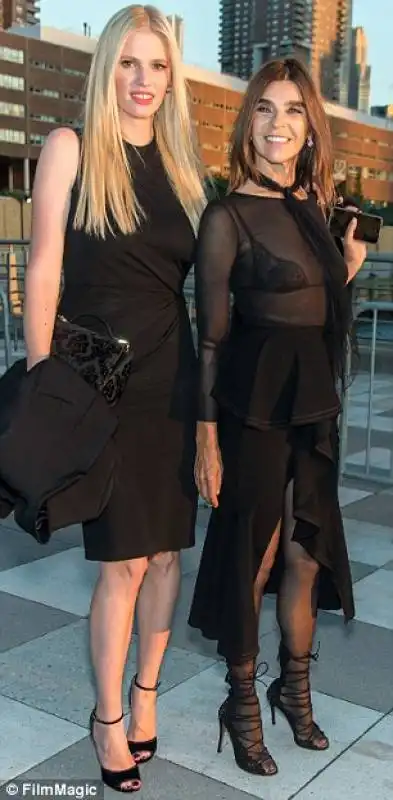 carine roitfeld con lara stone