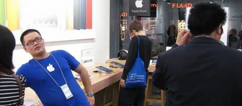 dipendente di un apple store falso in cina