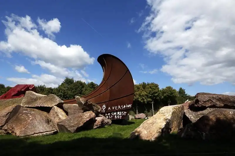 dirty corner, anish kapoor 