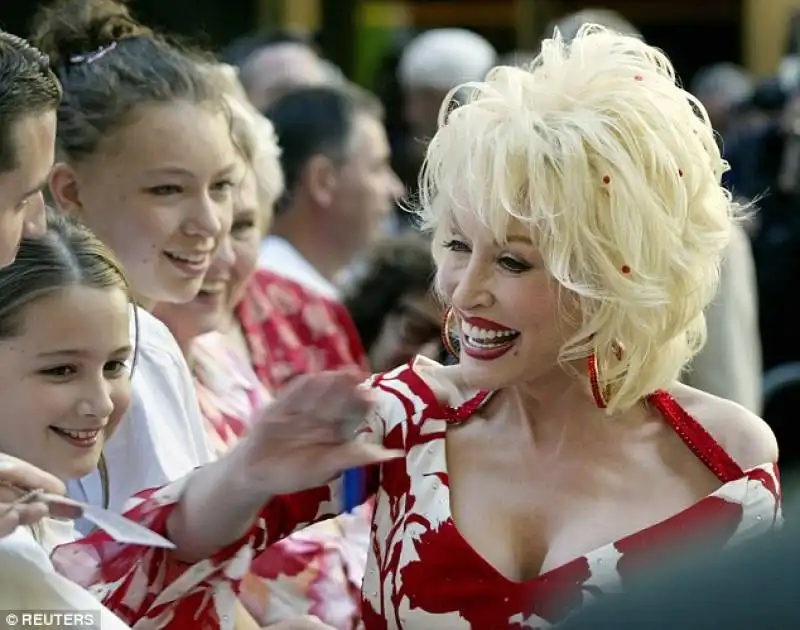 dolly parton con i suoi fan   luglio 2002