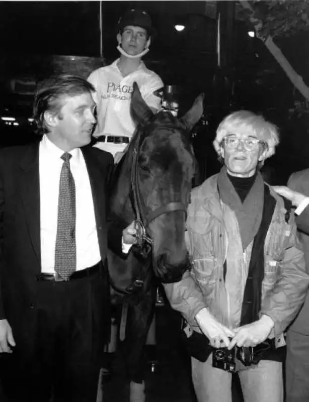 donald trump con un pony e andy warhol