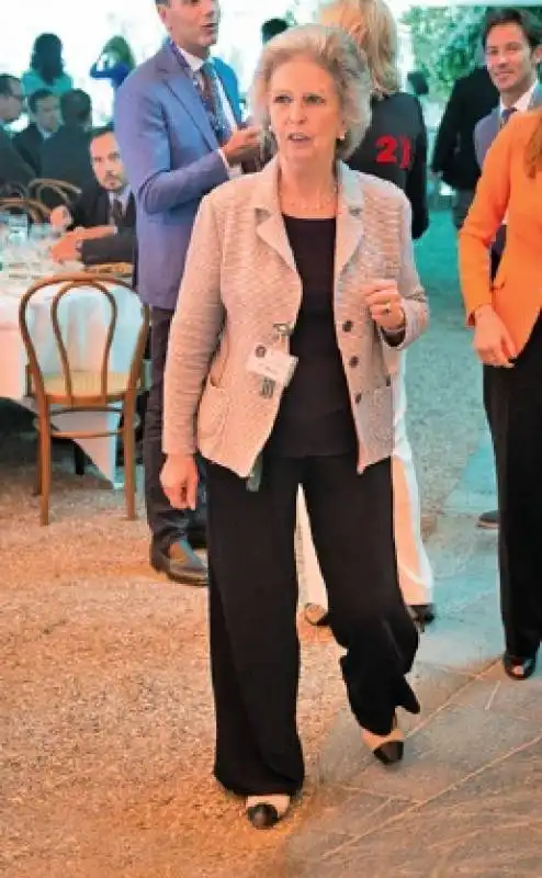 elsa monti in total armani