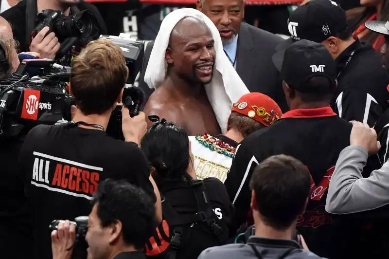 Floyd Mayweather batte l’haitiano Berto   age