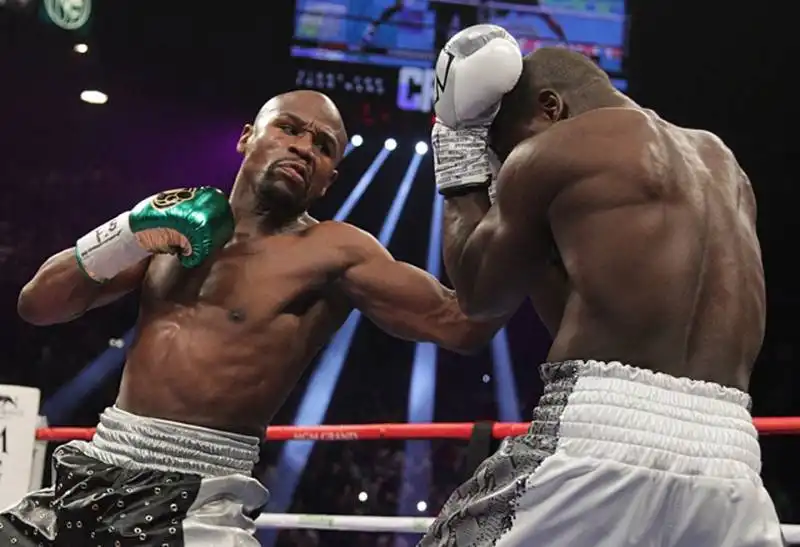 Floyd Mayweather batte l’haitiano Berto  age