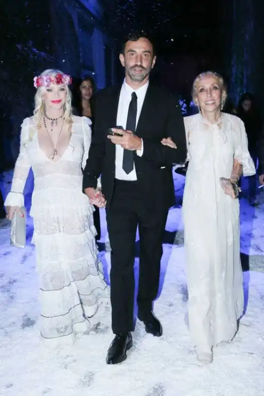 franca sozzani e cicciolina al braccio di riccardo tisci